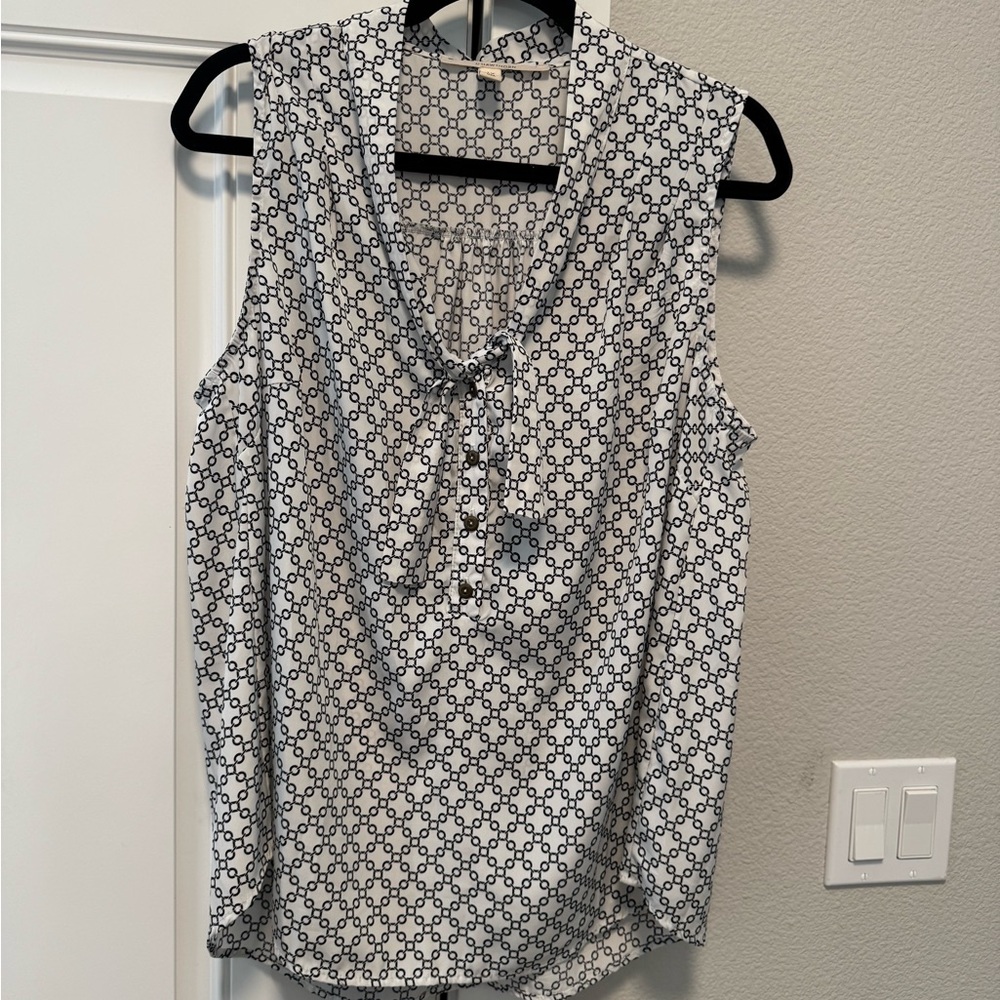 41 Hawthorn White Sleeveless Tie-Neck Top with Navy Geometric Print